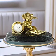 Настольные часы со скульптурой девушки из бронзы и змеевика — фотография 1