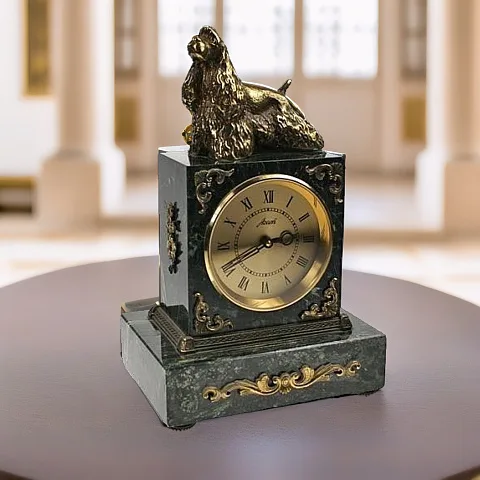 Часы со спаниелем — необычный подарок
