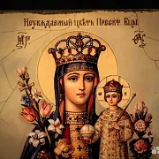 Икона деревянная " Богоматерь Неувядаемый Цвет" — фотография 5